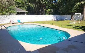 Spacious Pool Home In North Fl